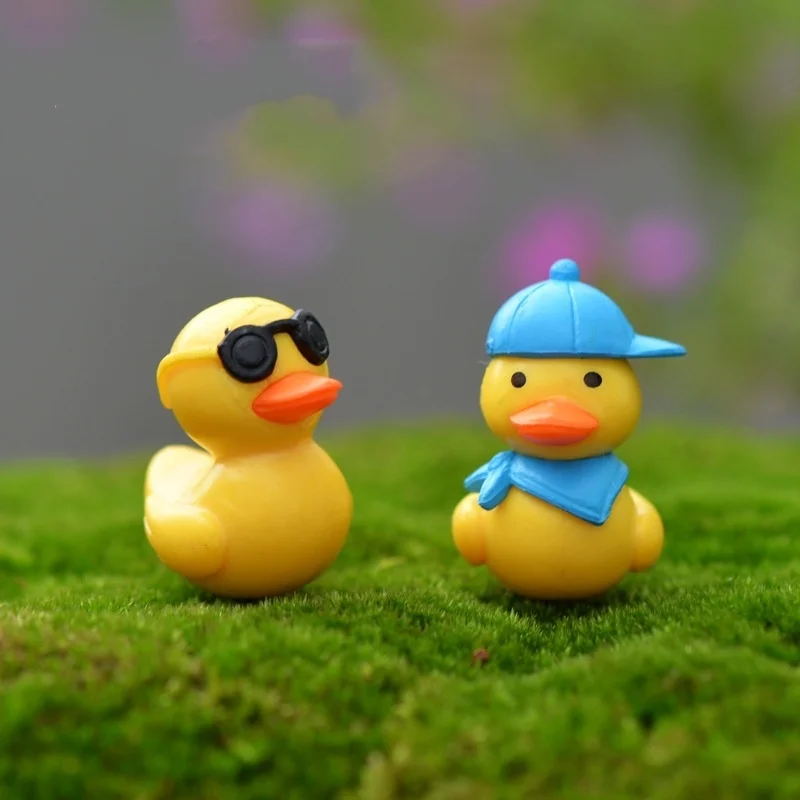 

2pcs Cute Cartoon Duck Miniatures Animals Resin Crafts Fairy Garden Moss Terrarium Decor Mini Crafts Ornament