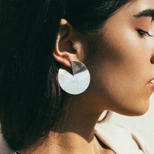 Панк круглые модные маленькие серьги-гвоздики для женщин Золотая Серебряная монета скрученные геометрические круглые серьги ювелирные изделия Brincos