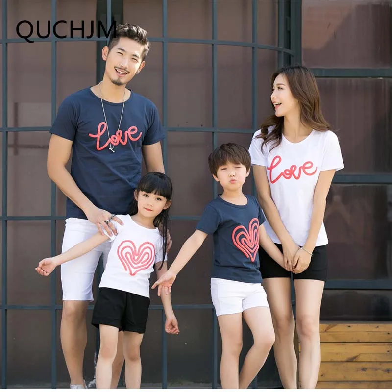 

Family Matching Outfits Fashion Mother Father Baby boy girl Family Clothing love Cotton T shirt Family Look mother and dad
