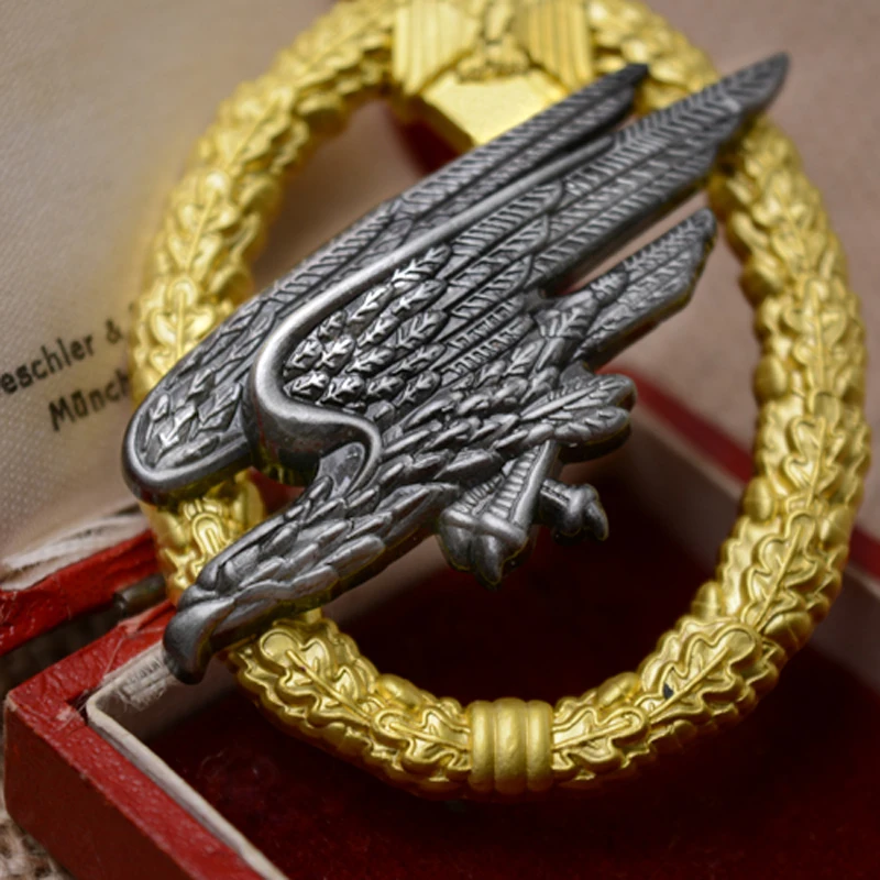 

German Combat Medal Paratrooper Airborne Assault Medal Iron Cross Badge Jacket Bags Hat Brooch Pin Accessories Souvenir