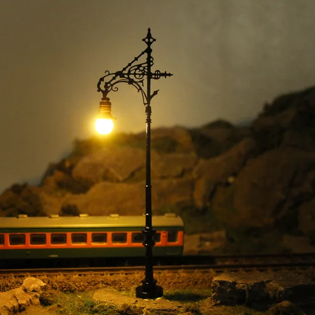 5pcs OO HO N Scale Antique Lamp Delicate Street Lights Model Railway Warm White LEDs LQS70