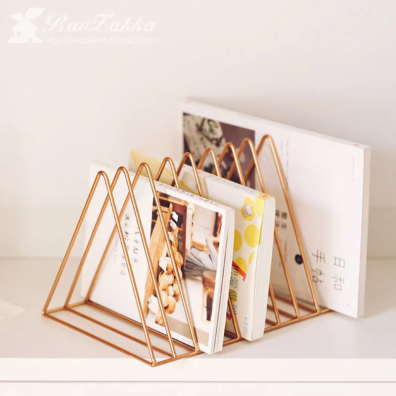 بسيط معدن المثلث صحيفة رف رف مجلة الرف تخزين دراسة غرفة المعيشة الديكور