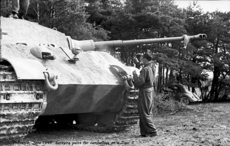 France,-June-1944.-Spraying-paint-for-camouflage-on-a-Tiger-II