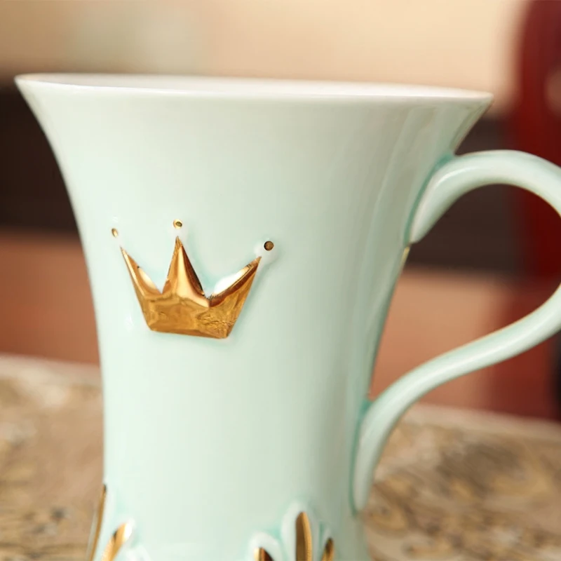 Керамические кофейные кружки с ручкой в форме короны, чашка в два цвета