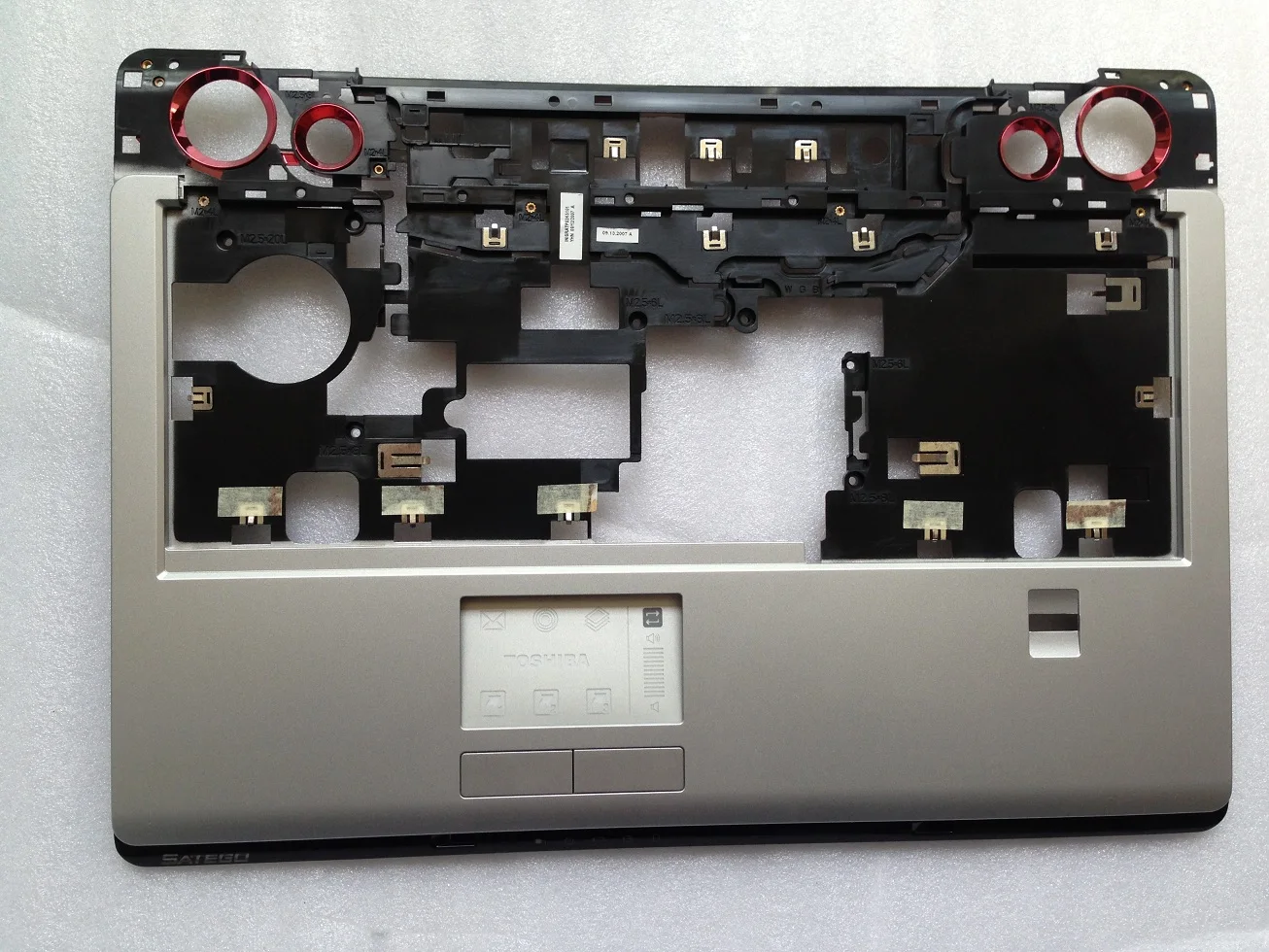 

brand new  FOR TOSHIBA X205 Palmrest C shell