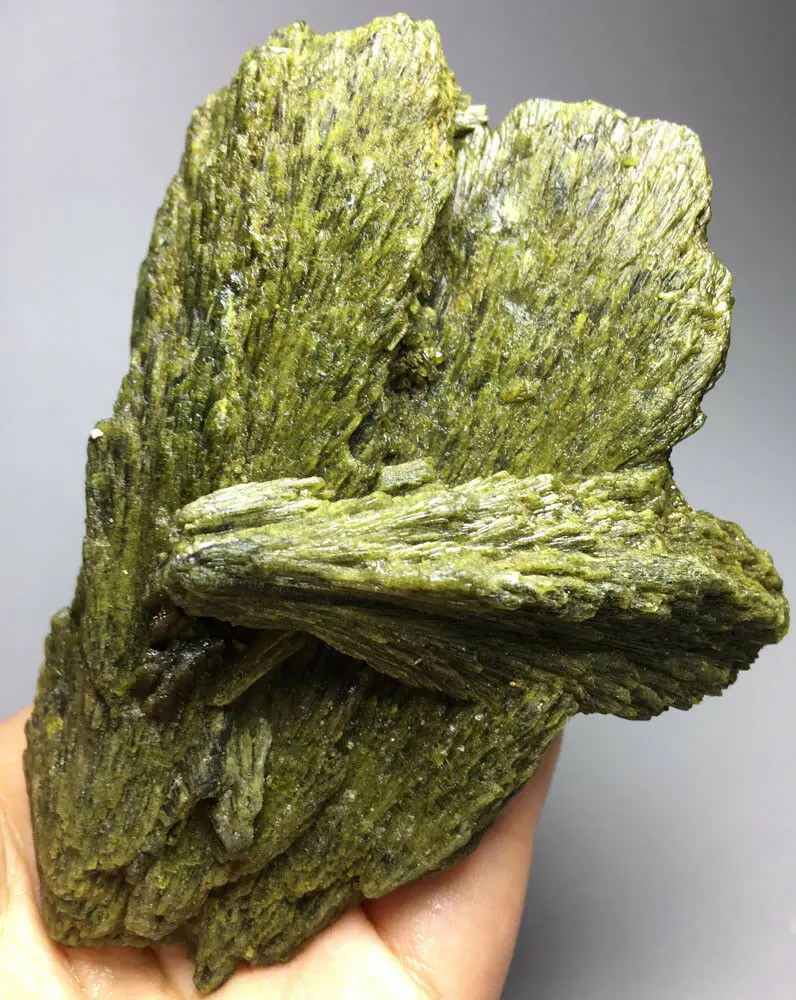 

560g Natural GREEN Epidote Crystal Rough Stone Rock Specimen crystals healing stones