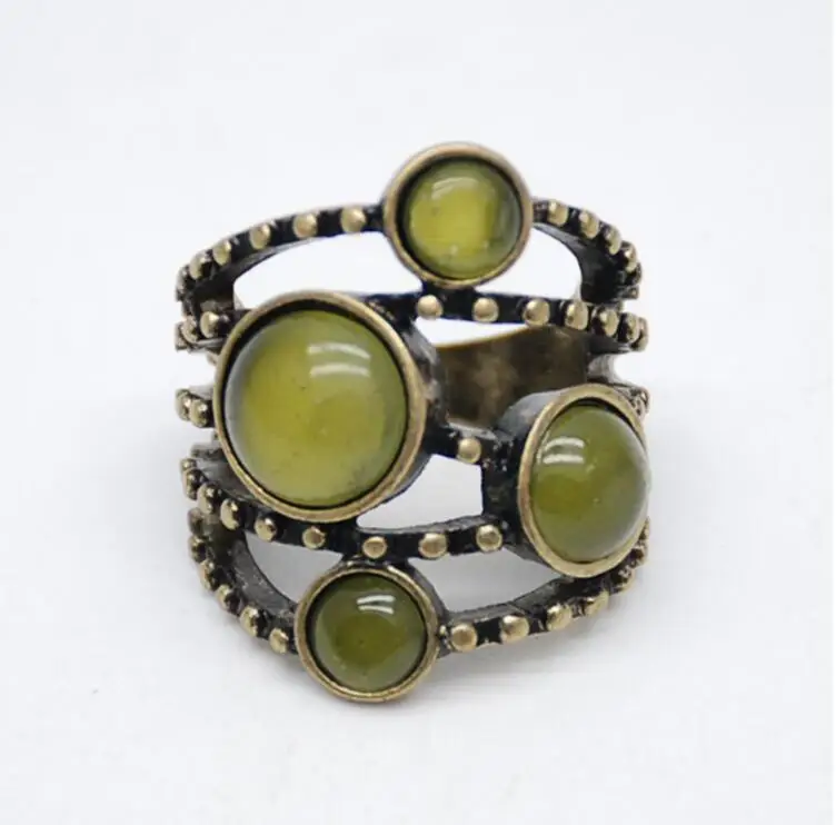 

Promotion Hyperbole Vintage Green Stone Fashion Ring Brincos Mujeres Retro Ring Bijoux Jewelry Gift R2020
