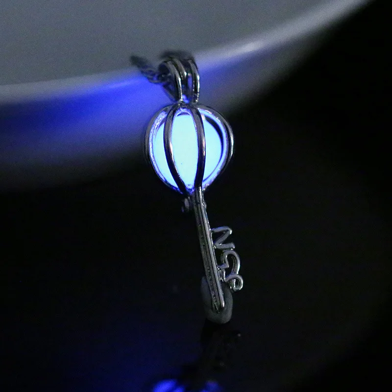 Подвеска из натурального светящегося в темноте камня, Посеребренная ...