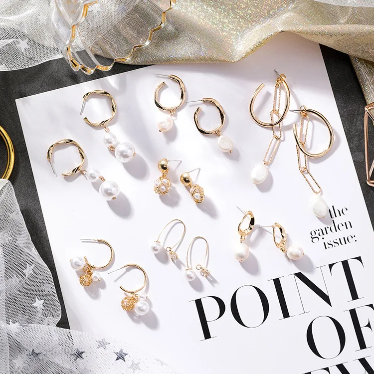 

2019 New Fashion Earring Gold Color Earring Geometry Round Hollow Pearl Pendant Inside Personality Earring Jewelry Wholesale