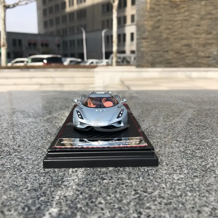 Полимерная модель автомобиля SophiArt Koenigsegg Regera 1:43(серебристый/синий)+ маленький подарок