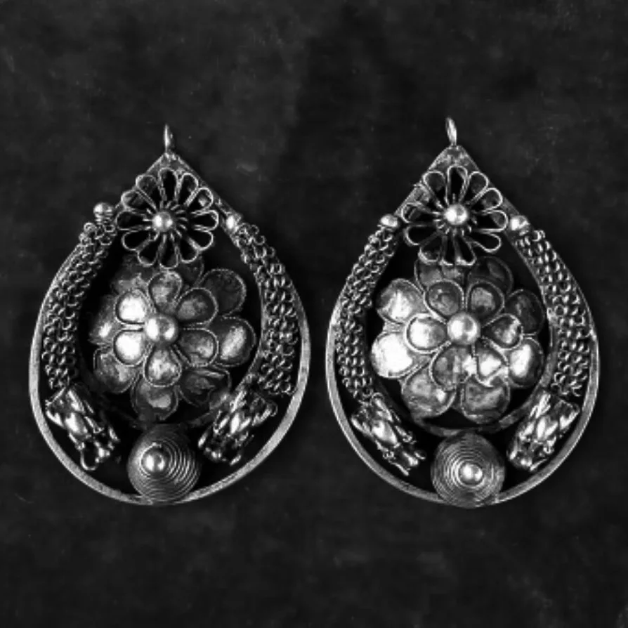 

hot sell new - free shipping 100% Handmade Miao silver auspicious chinese yunnan luck folk more style women Pierced Earrings