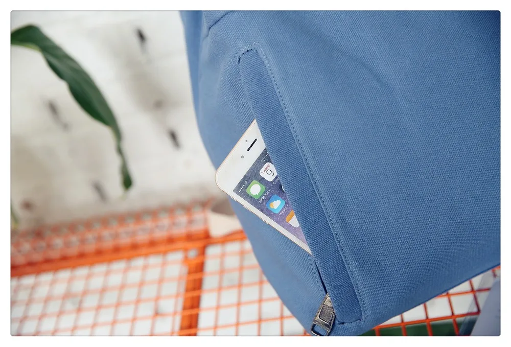 Details Front Zipper Pocket