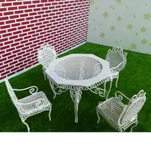 1/12 Масштаб Кукольный домик миниатюрная мебель белый или черный восьмиугольный стол с 4 модельные стулья набор для 12-го кукольного дома аксессуар