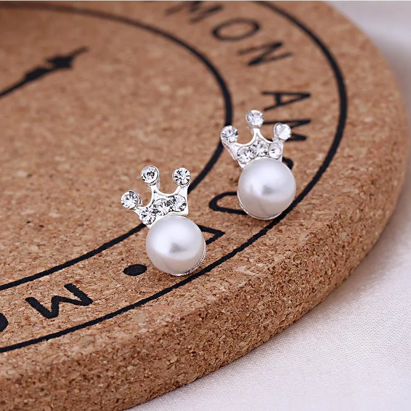 

Women Cute Crystal Heart Stud Pearl Earrings For Women Wear Fashion Jewelry Wedding Accessories pendientes Mujer Small Earrings
