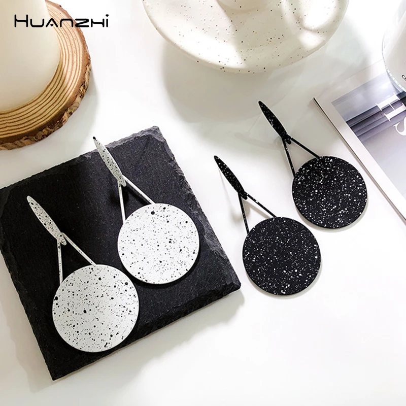 

HUANZHI 2019 New S925 Silver Pin Geometric Round Starry Sky Little Metal Wafer Fake Racket Stud Earring for Women Girls Party