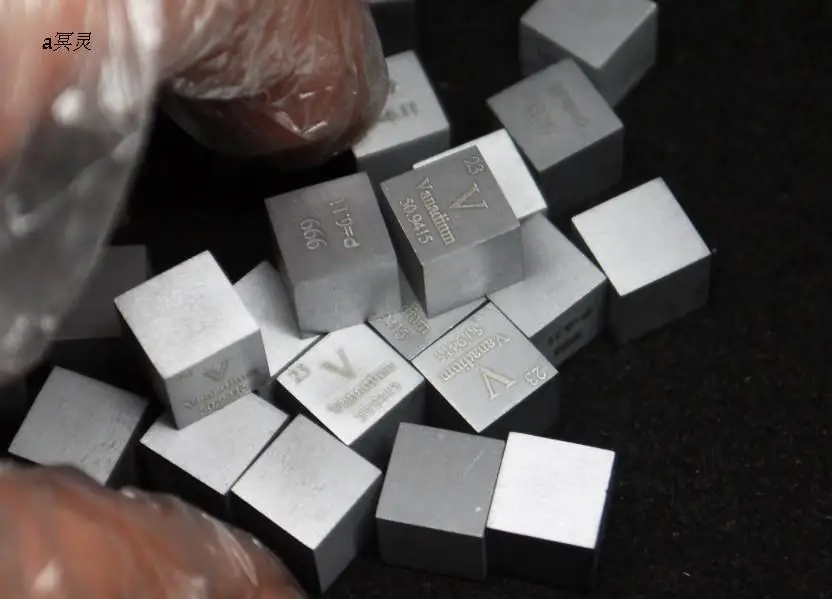 Металлик ванадий, периодическое фенотипические cube, имеет длину 10 мм, весом около 6,05 г и V равна 99.9