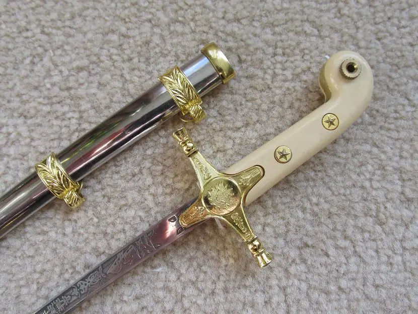 

S0055 MINIATURE US U S USMC MARINES CORPS OFFICER SABRE MAMELUKE TATTOO SWORD LETTER OPENER W/ SCABBARD AND TABLE STAND 12"