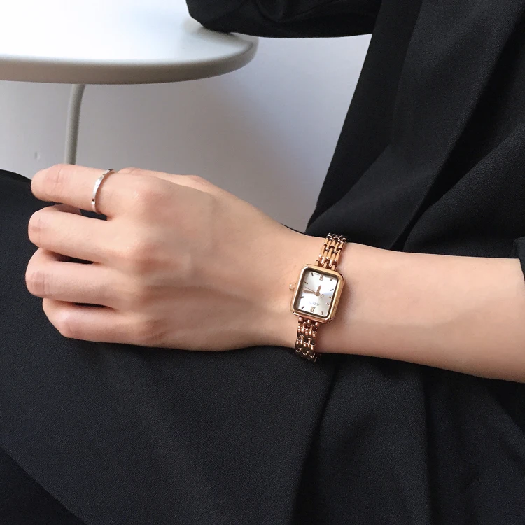 Женские квадратные стильные маленькие Роскошные водонепроницаемые женские кварцевые часы со стальным ремешком