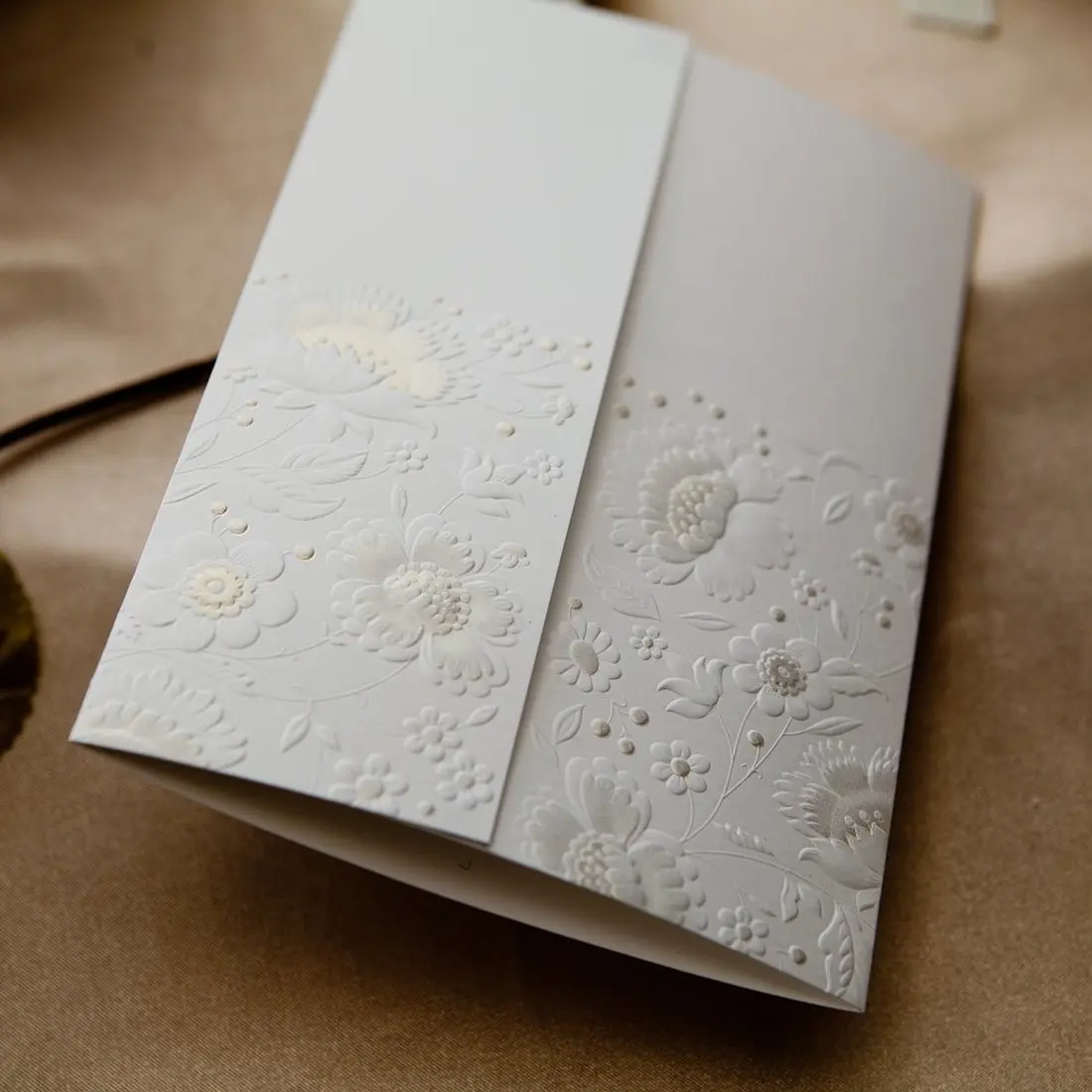  2Pcs Elegant Vintage Embossed Tri-fold Wedding Invitations Cards Acrylic Birthday Card with Envelop - 32989017524
