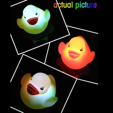 Детские Игрушки для ванной multi Цвет Светодиодная лампа желтая утка детские Для ванной ing игрушки мигающий свет игрушки для детей Детские партии рождество Декор