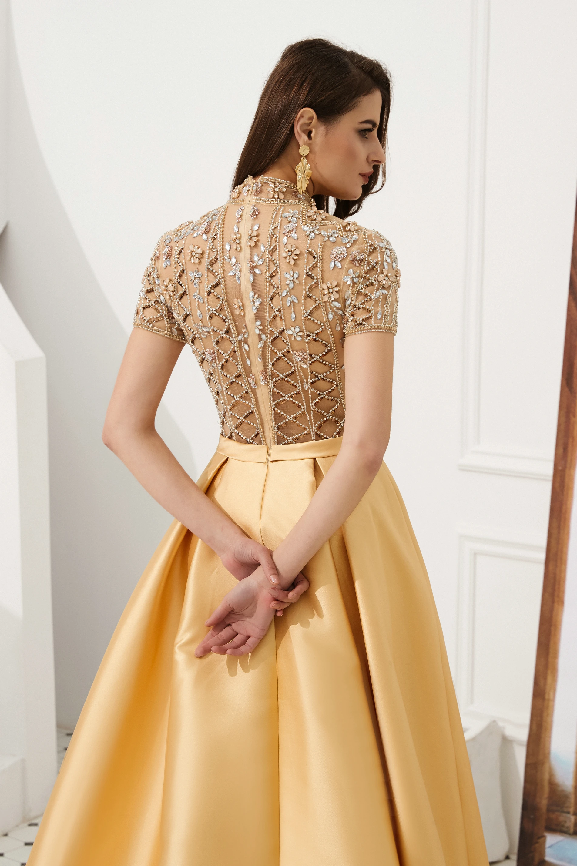 JaneVini элегантные трапециевидные Желтые Длинные платья для выпускного вечера роскошный кристалл из бисера без рукавов, прозрачный вырез блестящее атласное платье