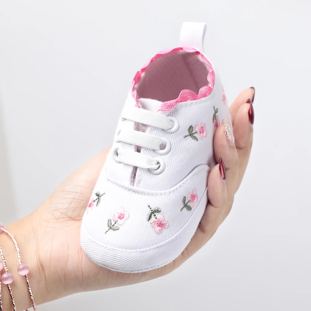 Обувь для маленьких девочек, белая кружевная обувь с цветочной вышивкой, обувь для малышей, детская обувь, мокасины для малышей, детская обувь для первых шагов