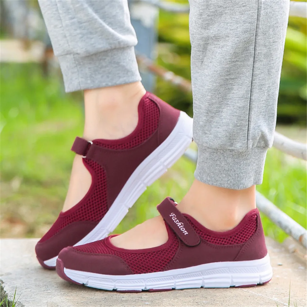 

Women Flats Platform Shoes Woman Mesh Breathable Soft Bottom Casual Mother Mom Walking Flat Shoes Summer Boat Shoes Flats