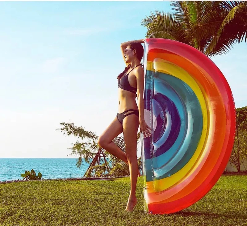 190 см гигантские надувные Радуга бассейна женские плавающей кровать вода надувной матрас бассейн кольцо пляж воды игрушки для взрослых