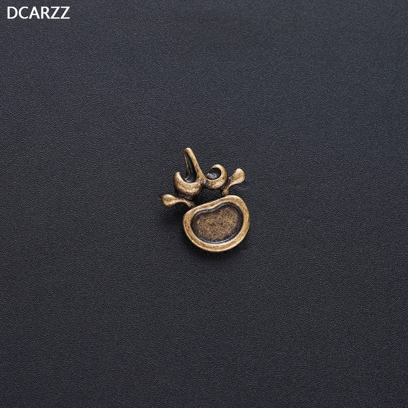 DCARZZ Vertebra Pewter Lapel Pins Medical Gift Doctor Nurse Antique Gold Silver Spine Pins Brooches Trendy Jewelry Women Gift