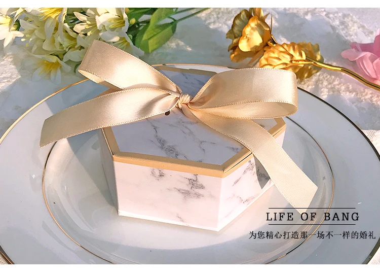 

50pcs New Green forest style Creative Marbling Wedding Gift Box Diamond shape Box Wedding Favors And Gifts thank you Gift Box.