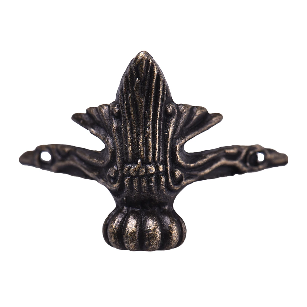 4 Pieces/set 42*29mm Luggage Case Box Corners Brackets Decorative Corner For Home Furniture Decorative Triangle Rattan Carved 4 Pieces/set 42*29mm Luggage Case Box Corners Brackets Decorative Corner For Home Furniture Decorative Triangle Rattan Carved