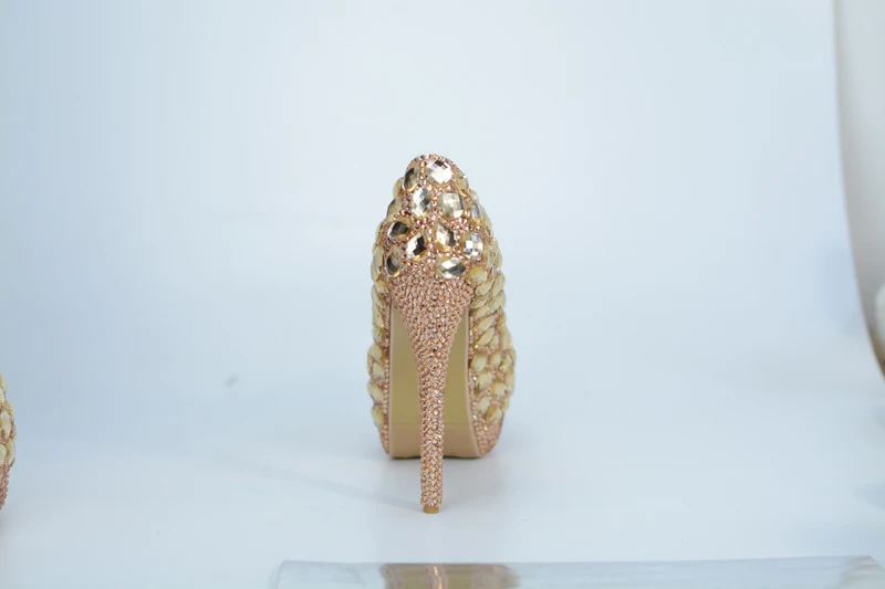 Свадебные туфли цвета шампанского с матовой сумкой; красивый камень; модельные туфли для невесты; выпускные праздничные туфли с сумочкой