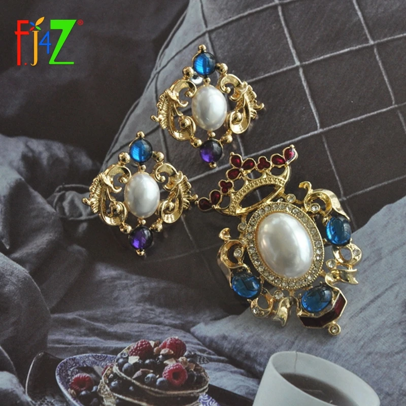 YRUI Vintage Brooch Personality Delicate Floral Brooch Alloy Creative Brooch Wedding Clothing Accessories for Women