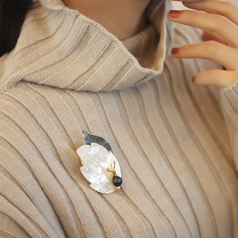 

6.5x4.5cm Antique shell Metal Snail leaves Brooches With Natural Stone freshwater Pearl Brooch Pins Women Vintage Jewelry gift