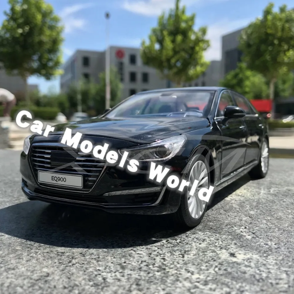 Модель литая автомобиля для EQ900 1:18 (черный) + небольшой подарок! |