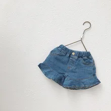 Летние джинсовые шорты с оборками в Корейском стиле для маленьких девочек трендовые брюки базовые шорты для детей ясельного возраста одежда для девочек от 1 до 6 лет