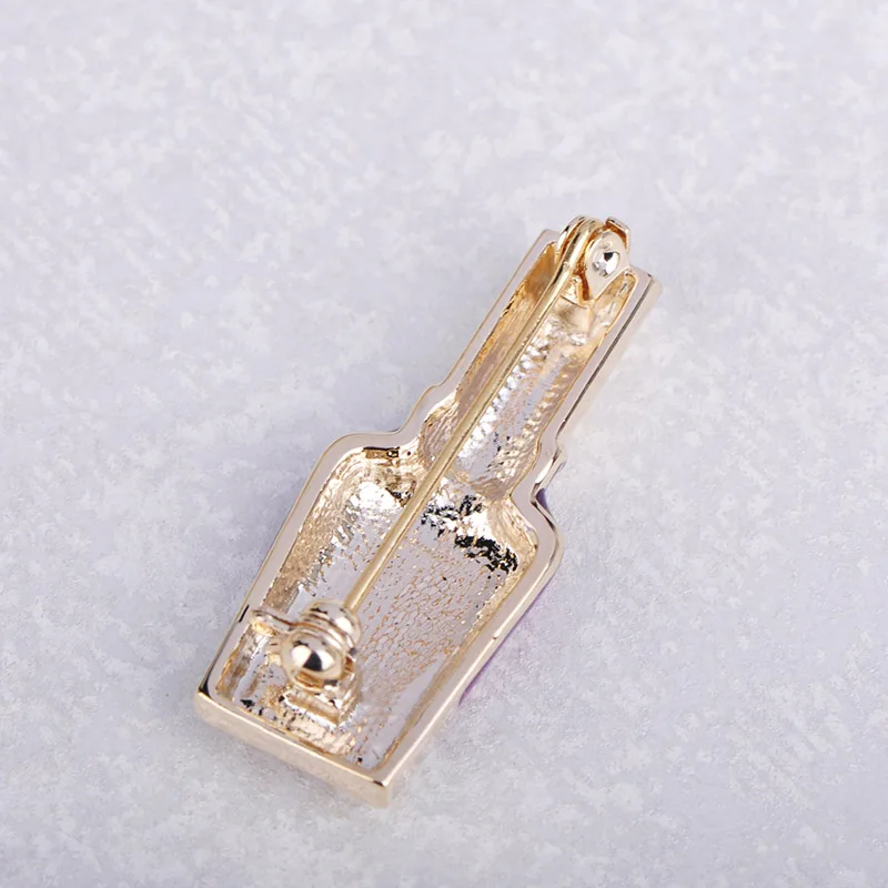 Blucome Creative Nail Polish Shape Brooch Gold Color Fashion Jewelry Pin Women Girl Backpack Clothing Coat Scarf Accessories Hot