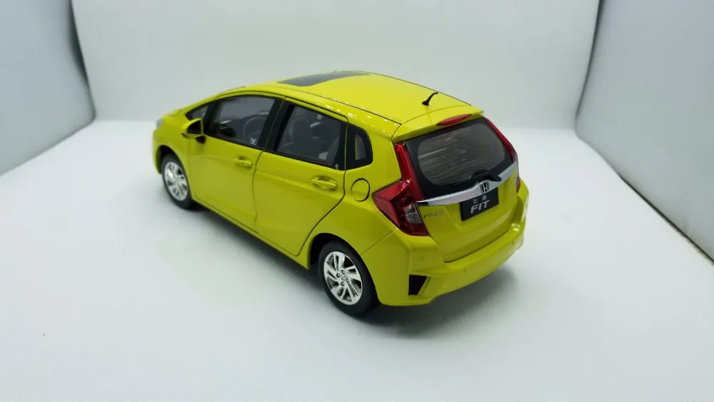 1:18 литая под давлением модель для Honda Fit Jazz GK5 желтый хэтчбек игрушечный автомобиль миниатюрная Коллекция подарков