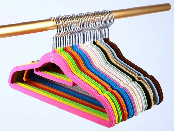 Красочный качественный Флокированный вельвет вешалка новые модные пластиковые вешалки для одежды дешевая вешалка Горячая