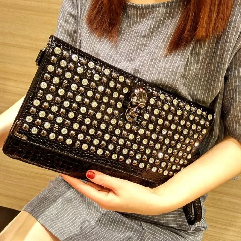 

New Popular 2018 Quilted Skull Rivet Women Envelope Bag Large Cross body Bags For Women Pu Leather Messenger Bags