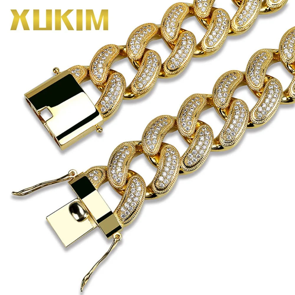 10424198948_1015819762