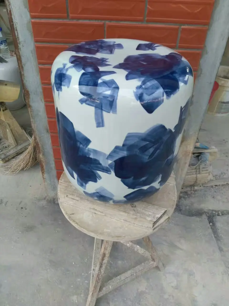 Blue and white Porcelain Jindezhen bathroom dressing ceramic garden stool Chinese ceramic drum stool stool table (1)