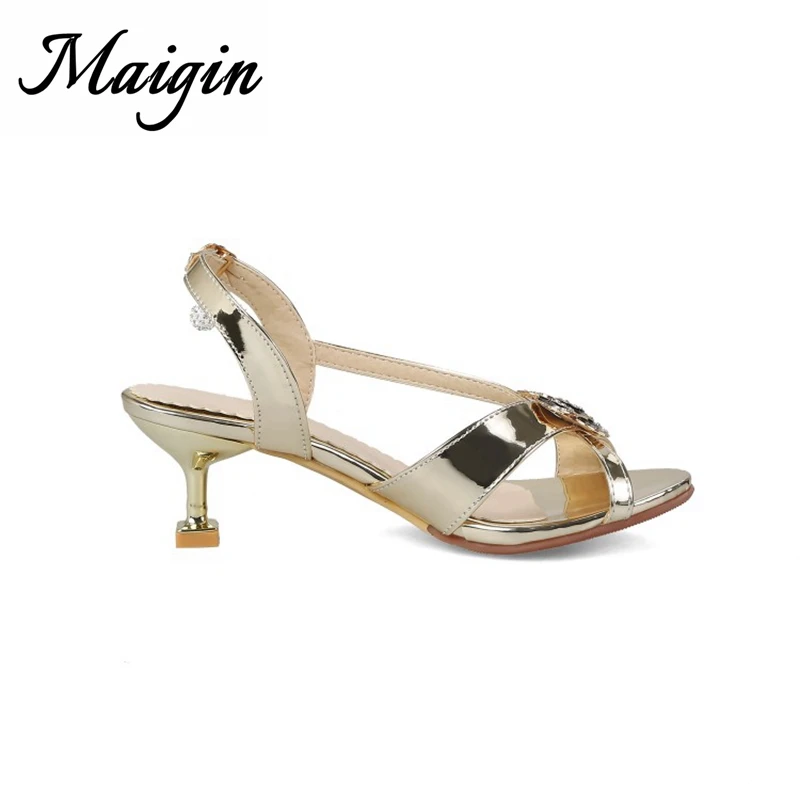 Maigin цвета: золотистый серебристый женские босоножки 2018 Bling Flowe обувь с пряжкой на