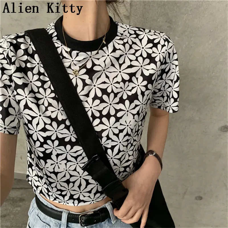 

Alien Kitty Korea 2019 Hot Fashion Fresh Casual Female Summer Print Sweet Floral Simple Free Short Sleeves Basic Short T-shirt