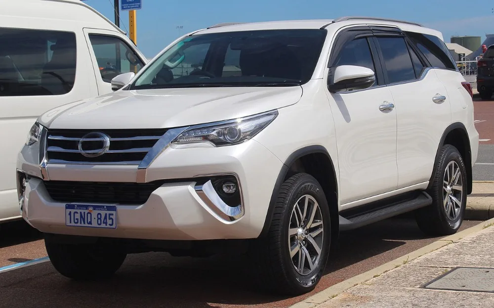 1280px-2018_Toyota_Fortuner_(KUN160R)_Crusade_wagon_(2018-09-28)_01 