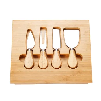 

Set de Tabla y Cuchillos para Queso 4 Cuchillos y Madera de Roble con Cajon KC42530