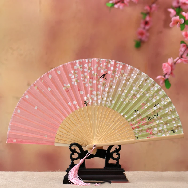 

21cm Chinese style gift silk fan Japanese style and fan bamboo fan send ear fan wholesale dance props home decoration ornaments