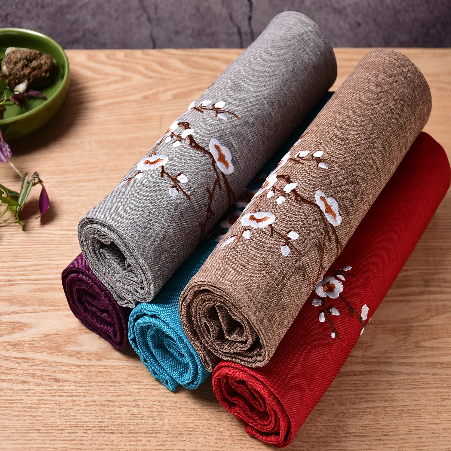 

Embroidered Linen Cloth Table Runners Elegant Floral Embroidery Table Cover for Tea Table Home Party Wedding Table Decoration