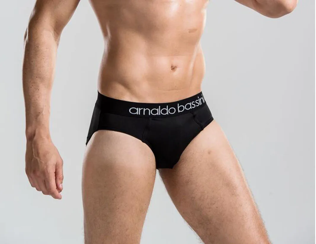 Briefs U convex capsule compartment antibacterial breathable and