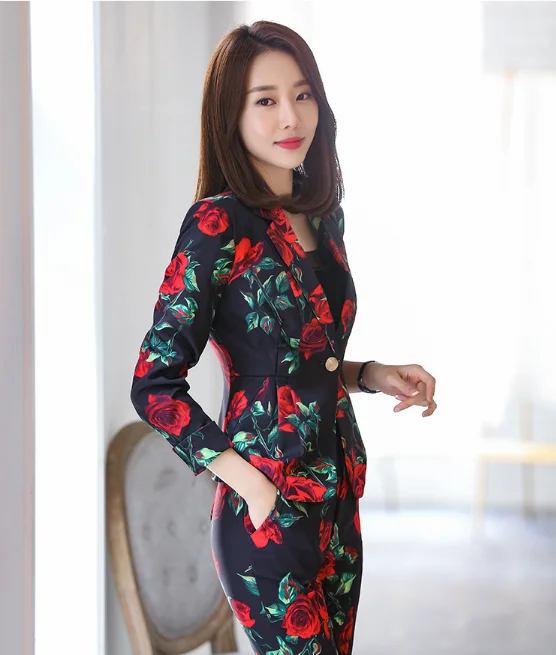 

Mr.nut's fresh and elegant white-collar office wears a three-quarter sleeve coat printed small suit